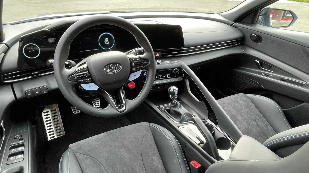 2022-hyundai-elantra-n-interior-dashboard.jpg