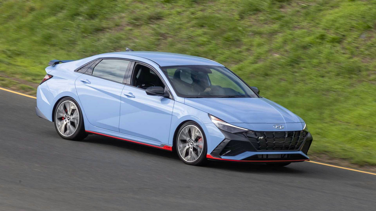 2022-hyundai-elantra-n-on-track.jpg