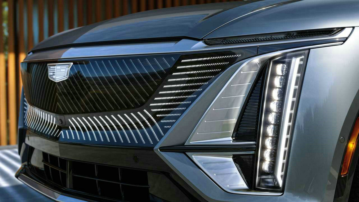 2023-cadillac-lyriq-007.jpg