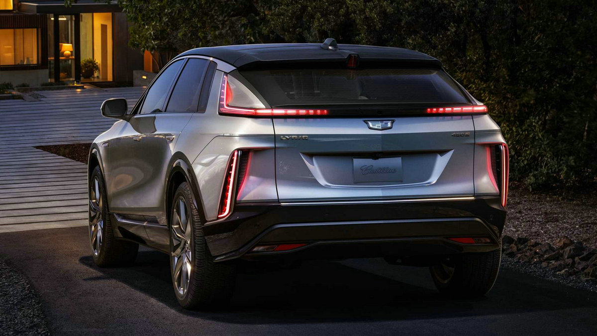 2023-cadillac-lyriq-production-model-exterior (1).jpg