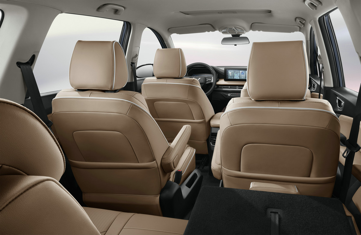 autohomecar__ChxknGI6cv2AHQGRAJKU0Xp6kQg382_1.jpg