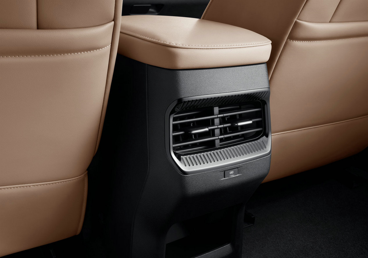 autohomecar__ChwFlGI6cvSAA_n_ABo6275hXoU089.jpg
