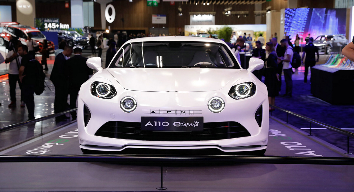 Alpine-A110-E-terntite-EV-Paris-Motor-Show-00001-e1667921344452.jpg