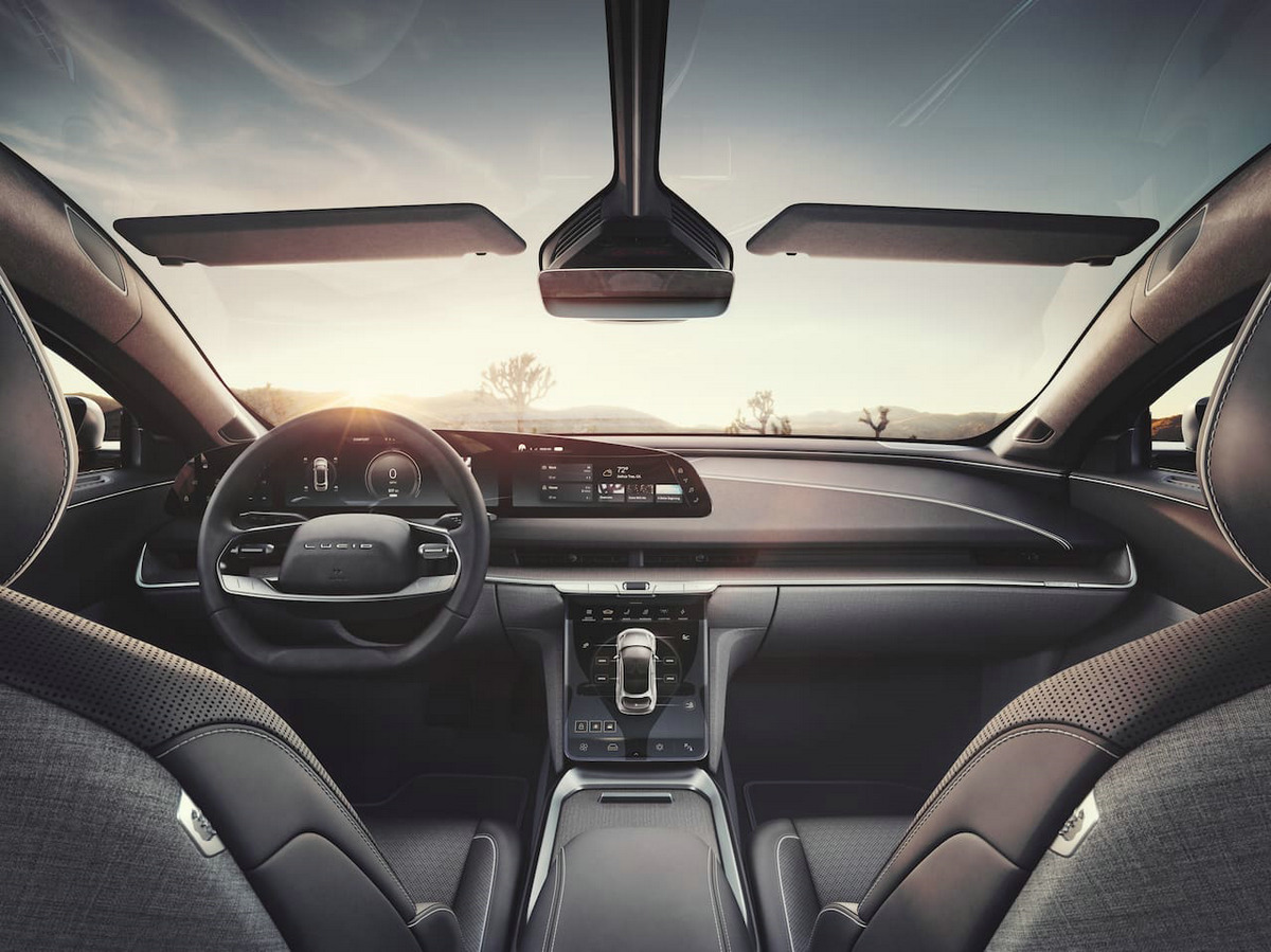 2021-Lucid-Air-interior-dashboard.jpg