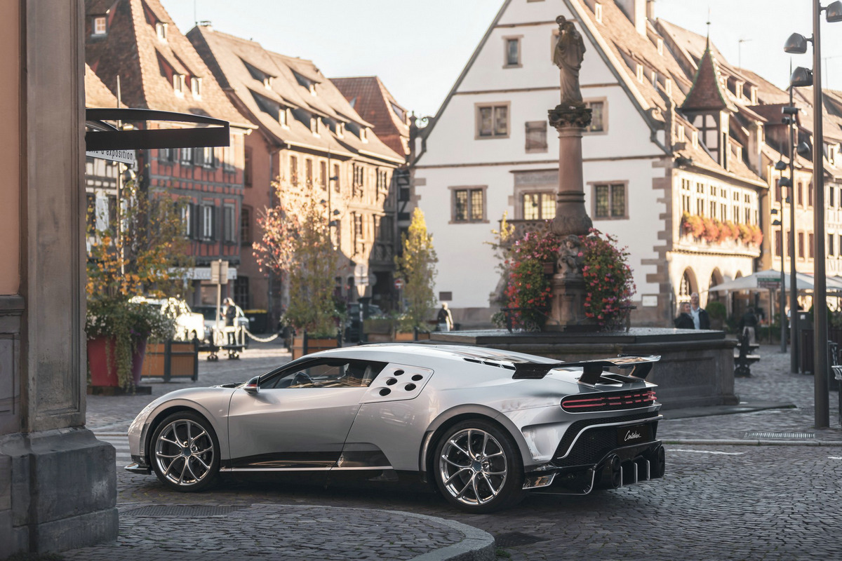 Bugatti-Centodieci-7.jpg