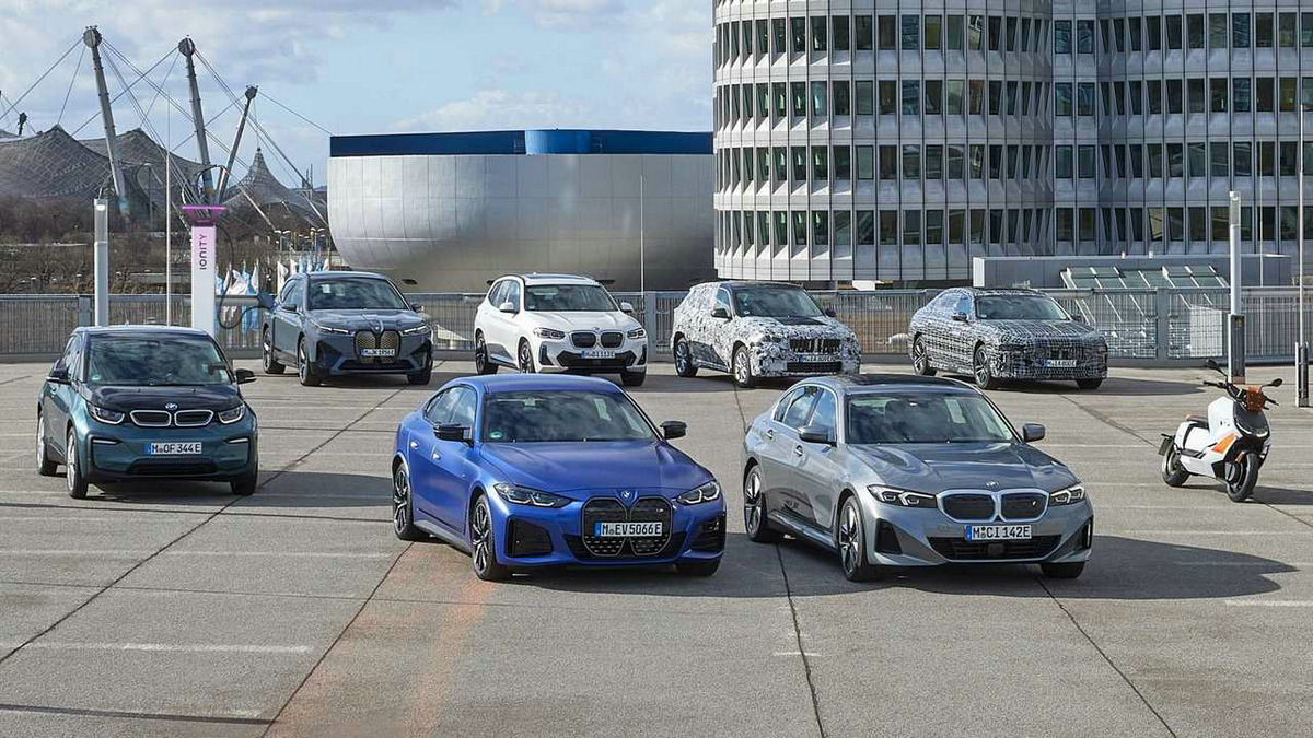 2022-bmw-i3-edrive35l-alongside-bmw-group-s-current-and-future-battery-electric-models.jpg