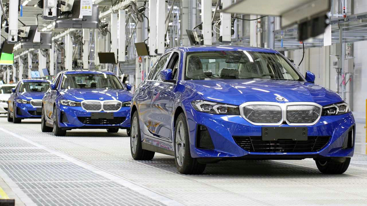bmw-i3-edrive35-l-production-at-new-plant-in-shenyang-china.jpg