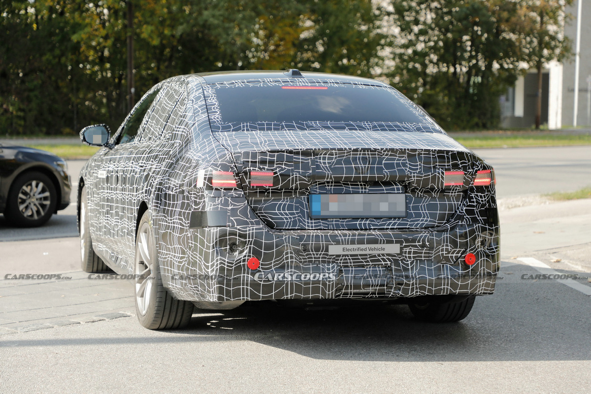 BMW-5-Series-and-i5-11.jpg