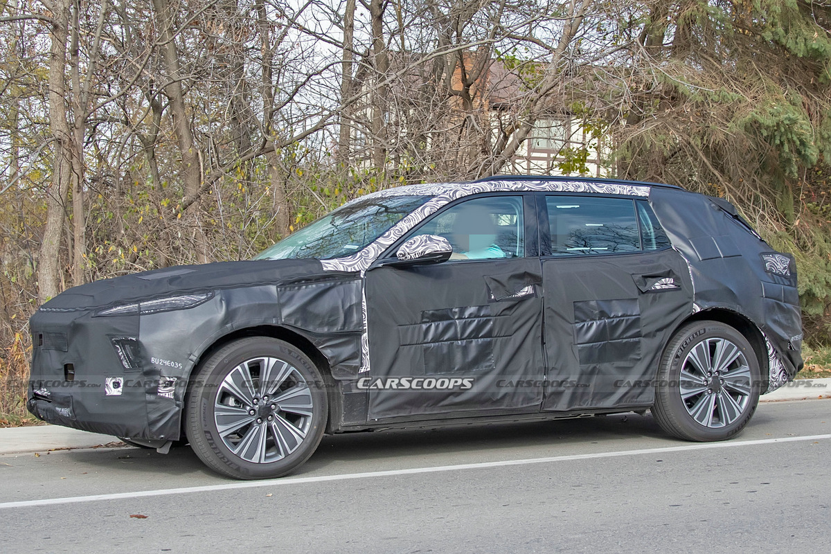 2024-Buick-Electrca-crossover-5.jpg