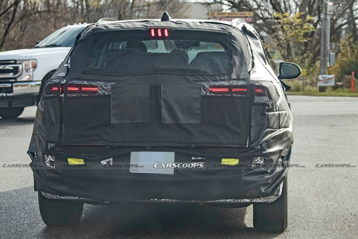 2024-Buick-Electrca-crossover-15.jpg