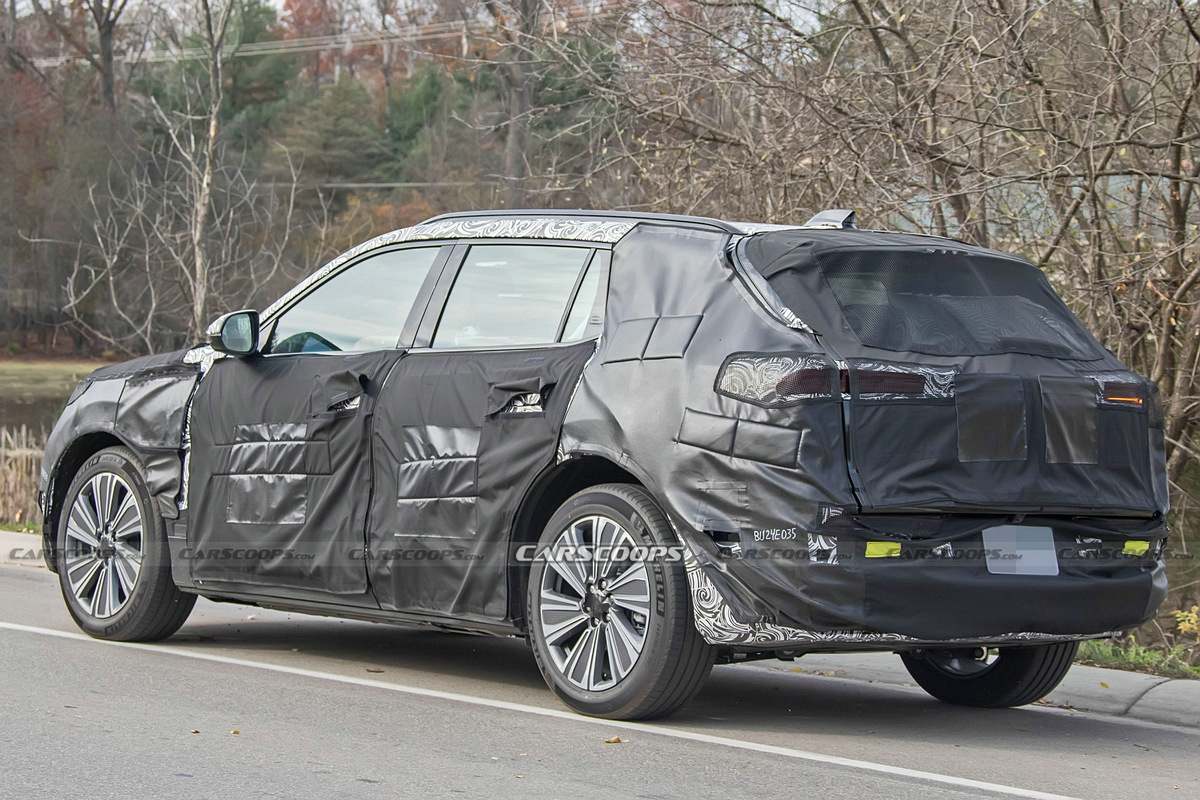 2024-Buick-Electrca-crossover-10.jpg