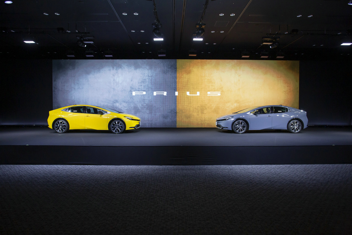 2023-Toyota-Prius-JDM-7.jpg