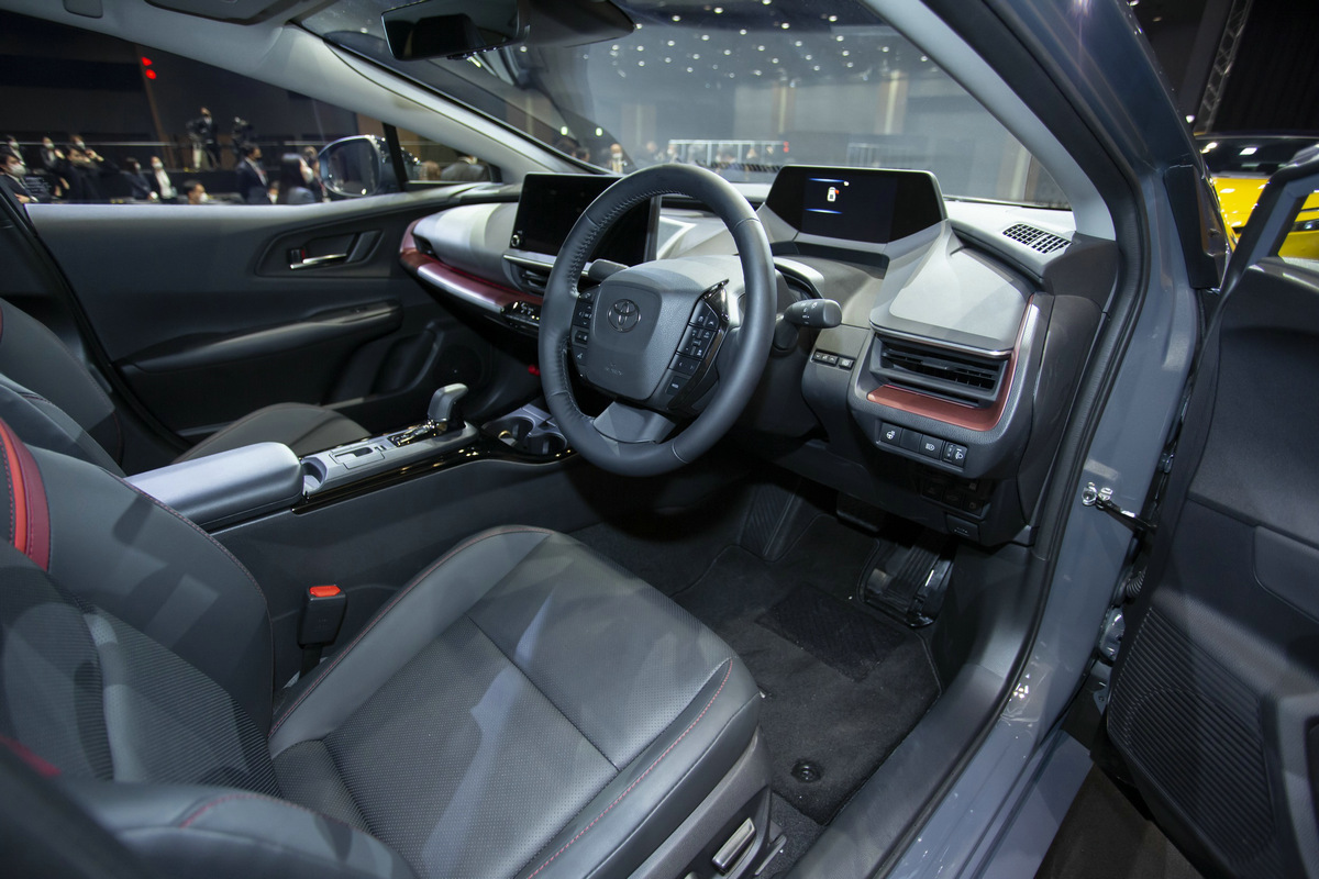 2023-Toyota-Prius-JDM-29.jpg