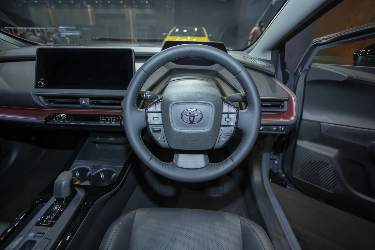 2023-Toyota-Prius-JDM-30.jpg