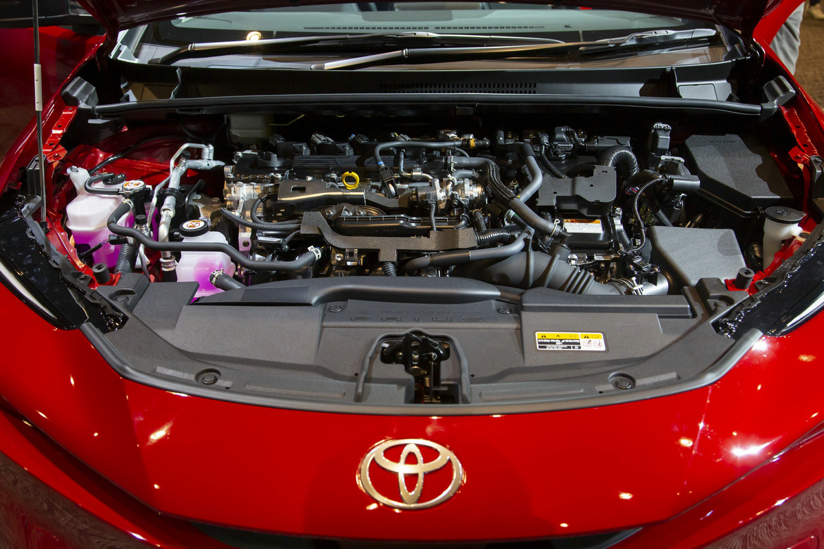 2023-Toyota-Prius-JDM-31.jpg