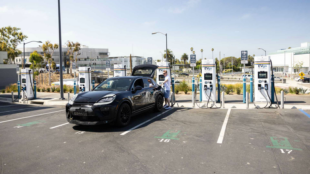 porsche-macan-ev-fast-charging.jpg