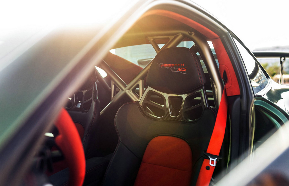 MANHART-TR-900-Porsche-911-GT2-RS-31.jpg