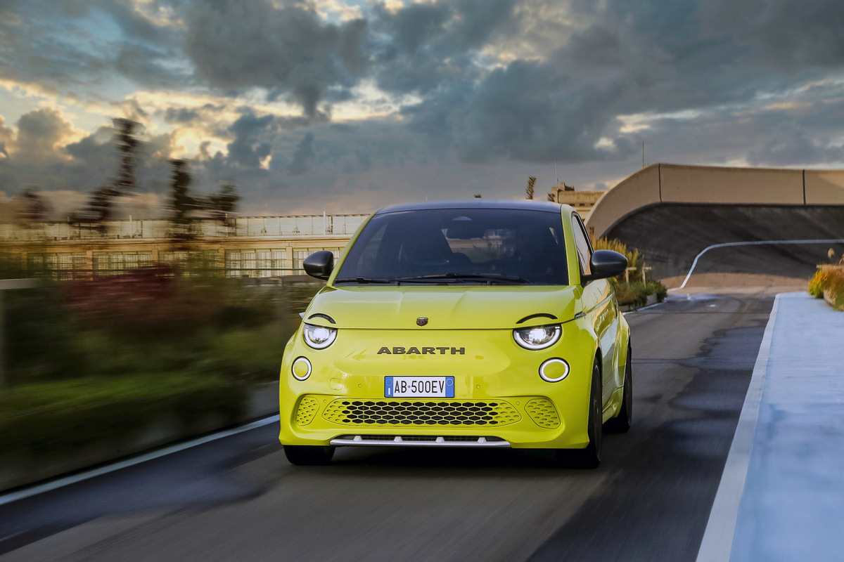 Abarth-595e-7.jpeg