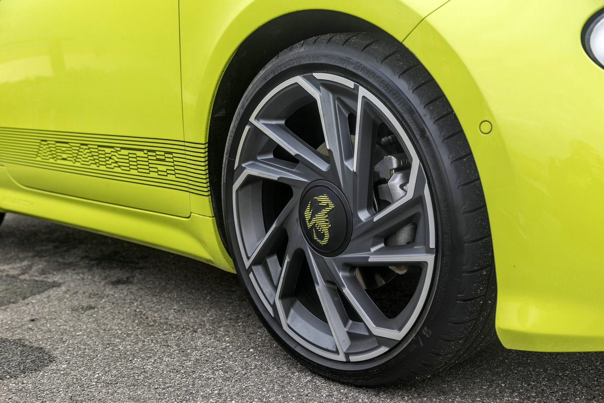 Abarth-595e-25.jpeg