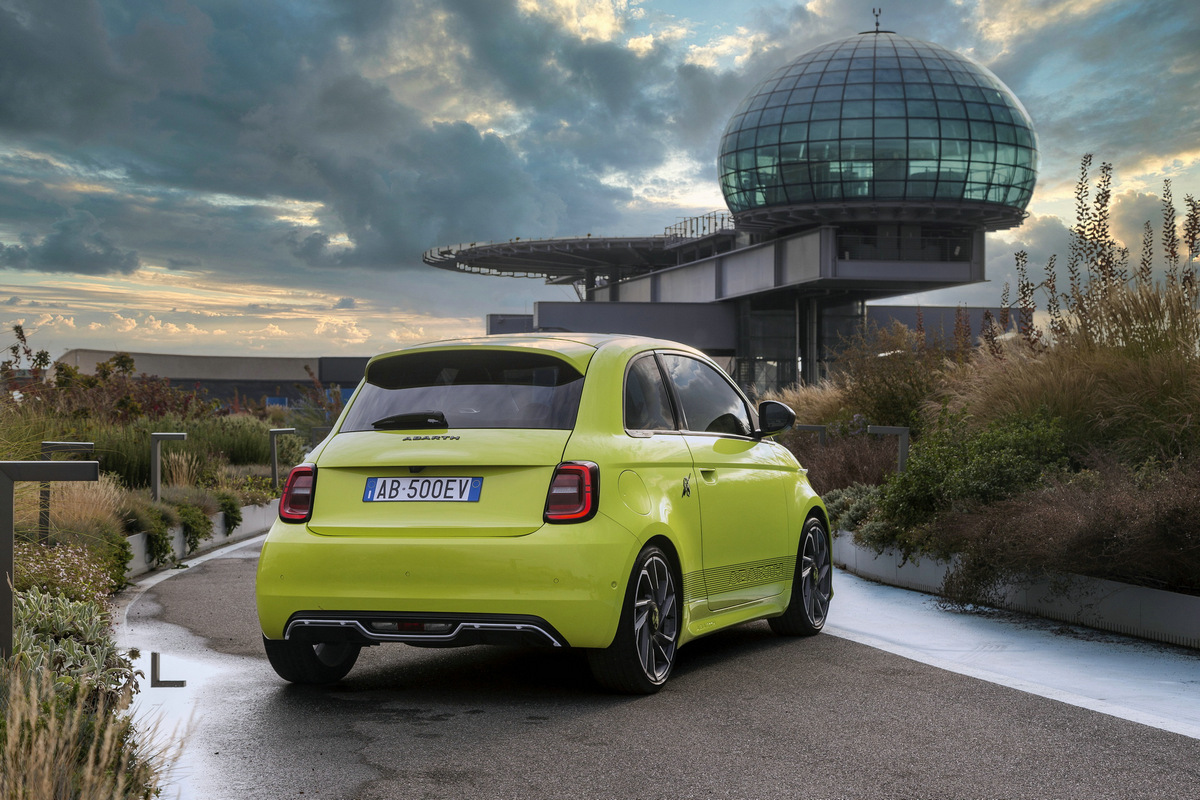 Abarth-595e-2.jpeg