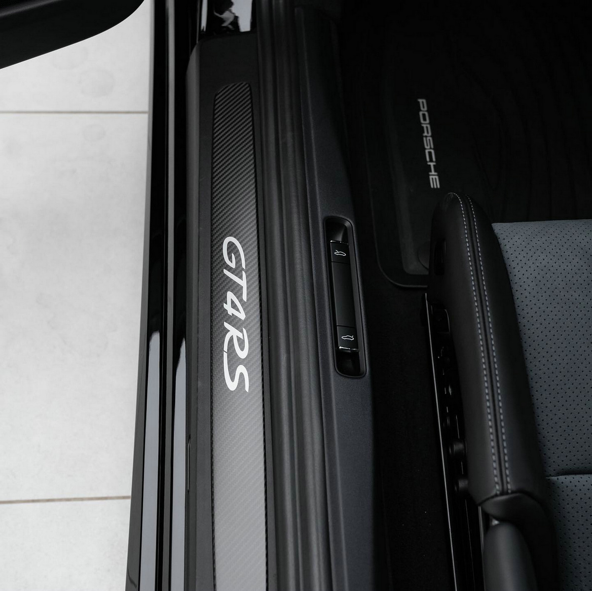 Black-Porsche-Cayman-GT4-RS-Weissach-10.jpg