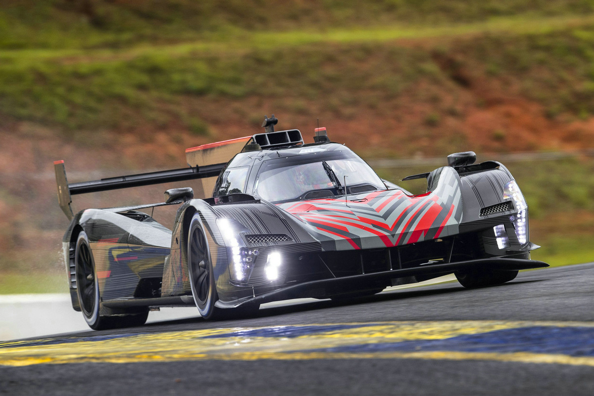 2023-cadillac-v-lmdh-race-car_100867365_h.jpg