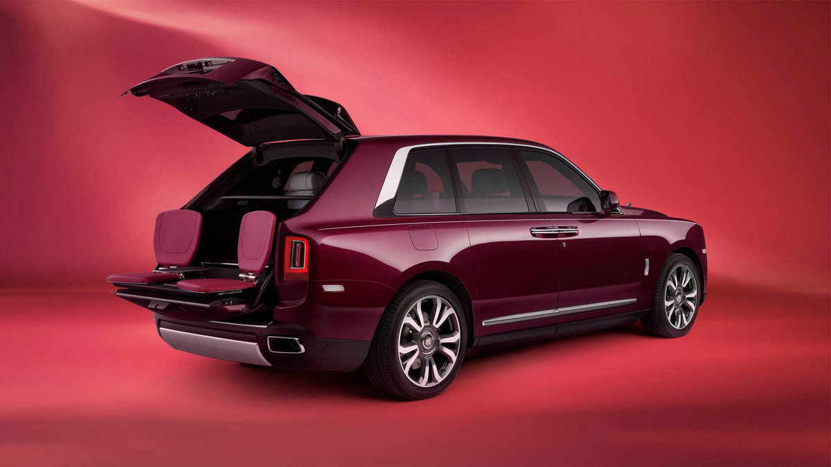 rolls-royce-cullinan-inspired-by-fashion-re-belle-wildberry (3).jpg