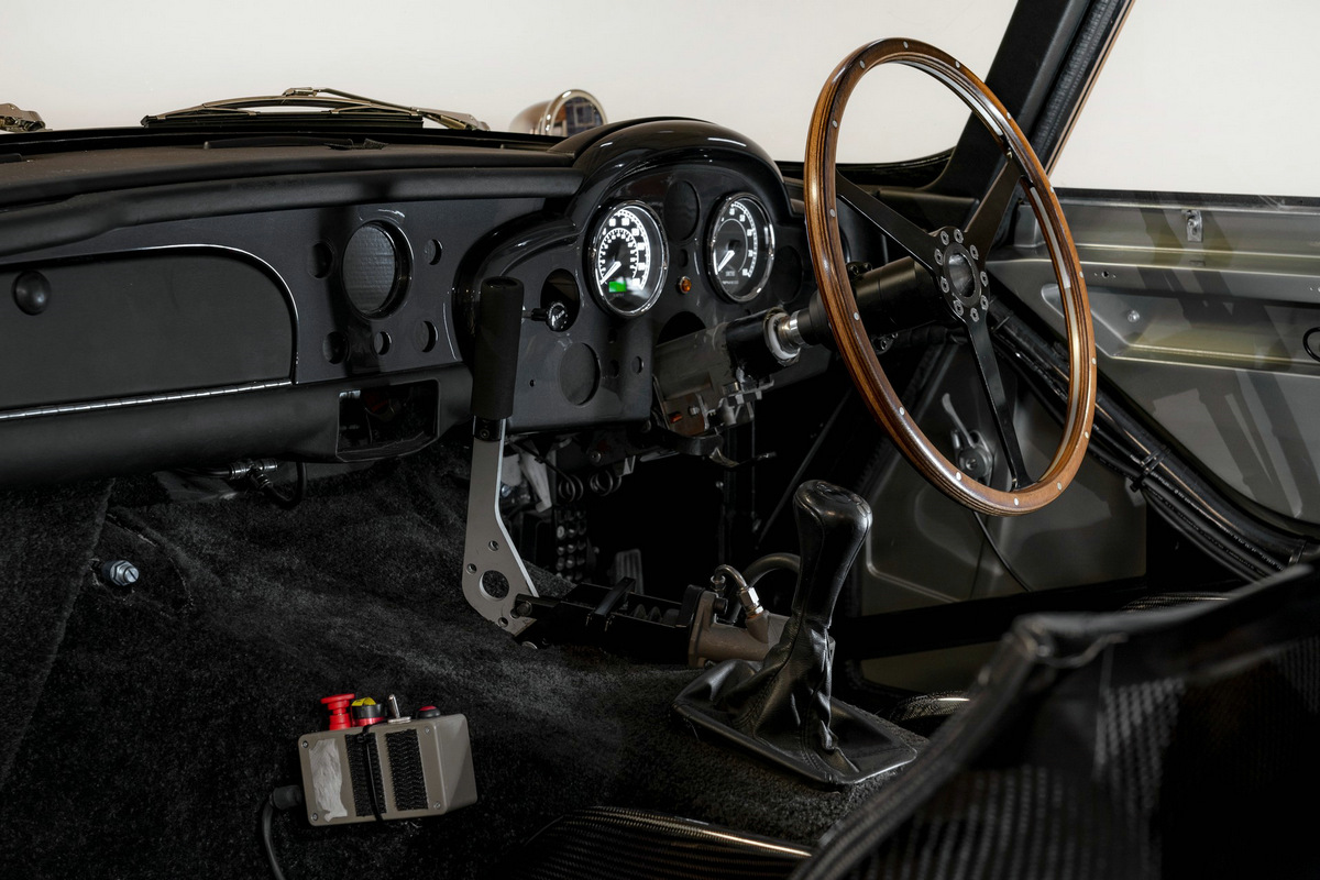 Aston-Martin-Auction-3.jpg