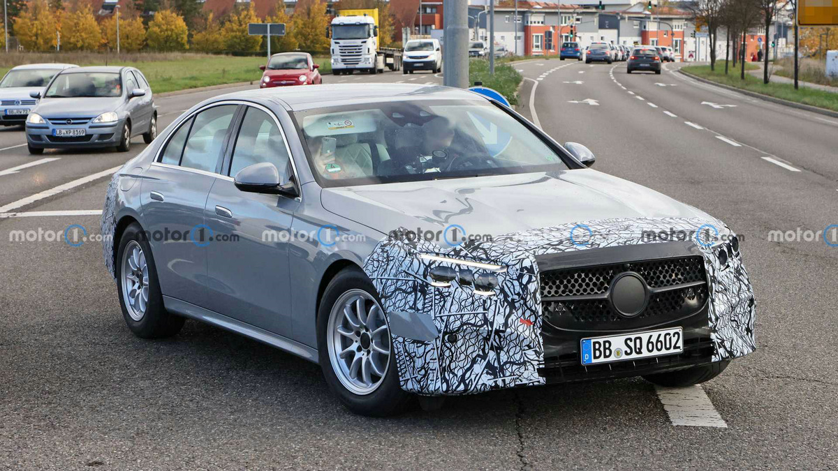 next-gen-mercedes-benz-e-class-sedan-front-view-spy-photo (1).jpg