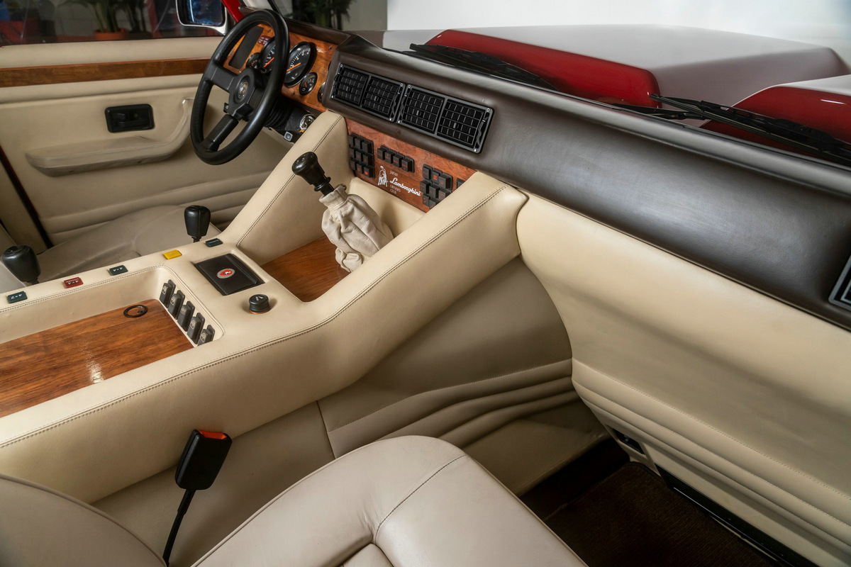 Lamborghini-LM002-6.jpg