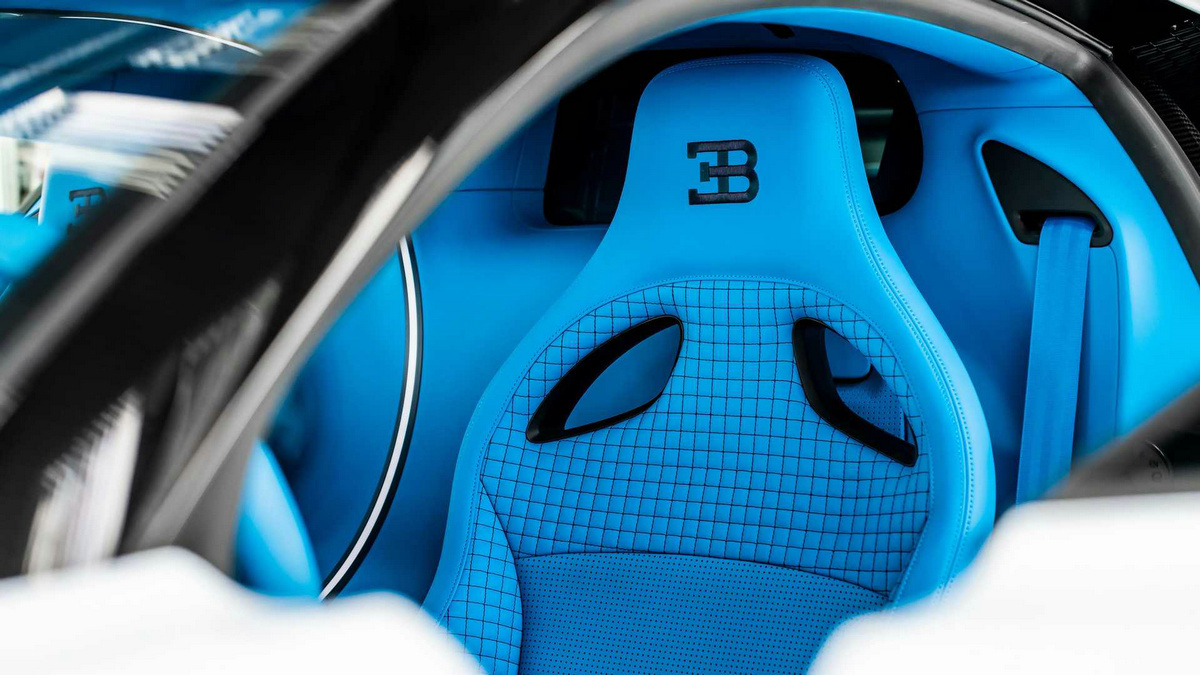 bugatti-centodieci-2022-zehntes-und-letztes-exemplar (5).jpg