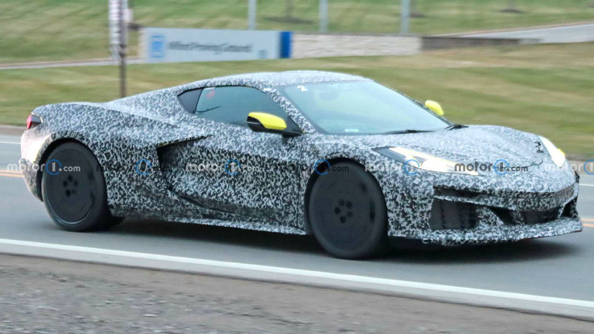 2024-chevy-corvette-e-ray-rhd-spy-photos (1).jpg