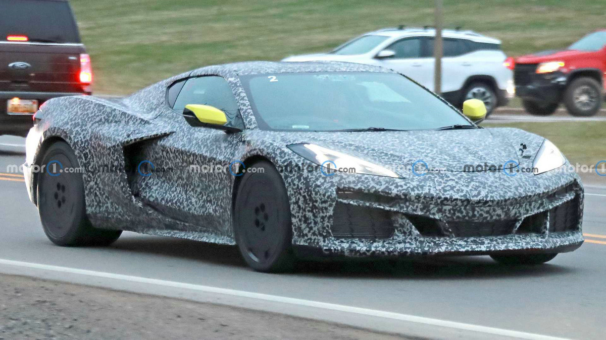 2024-chevy-corvette-e-ray-rhd-spy-photos.jpg