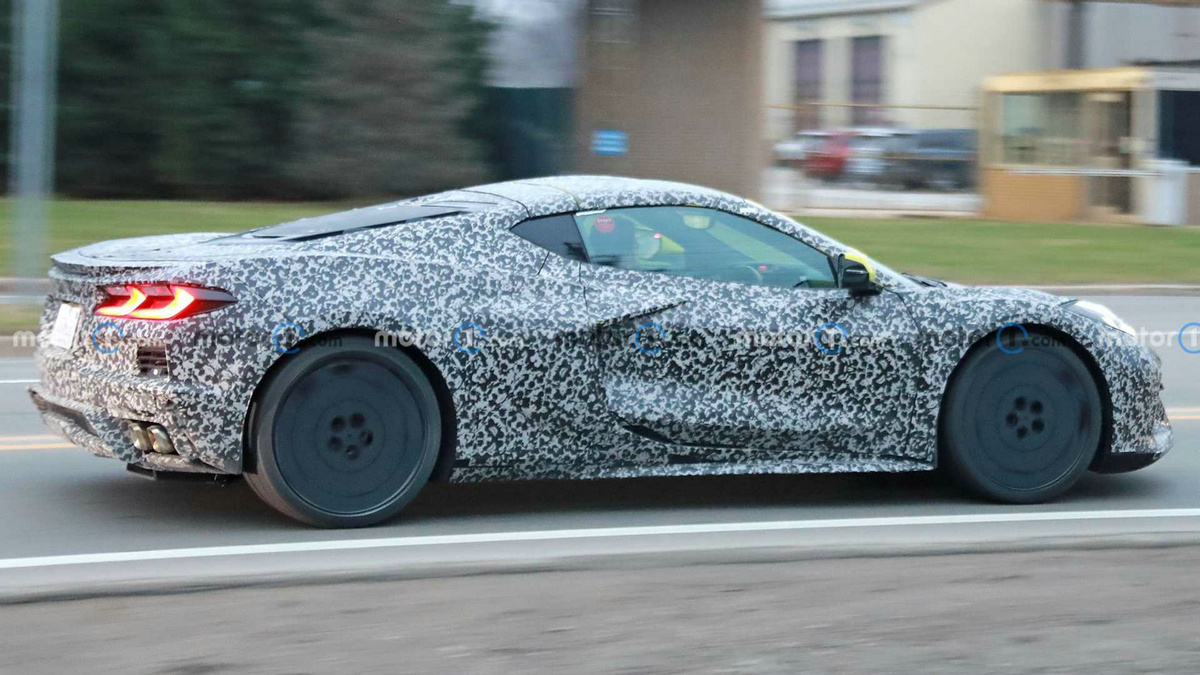 2024-chevy-corvette-e-ray-rhd-spy-photos (3).jpg