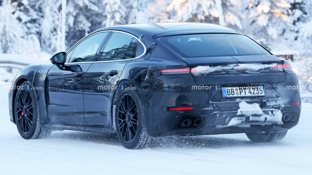 porsche-panamera-centerlock-wheels-spy-photos (5).jpg