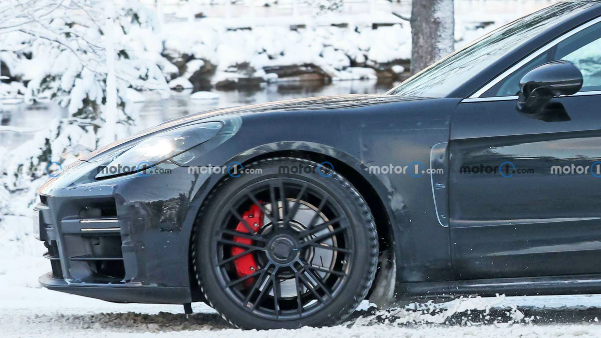 porsche-panamera-centerlock-wheels-spy-photos (6).jpg