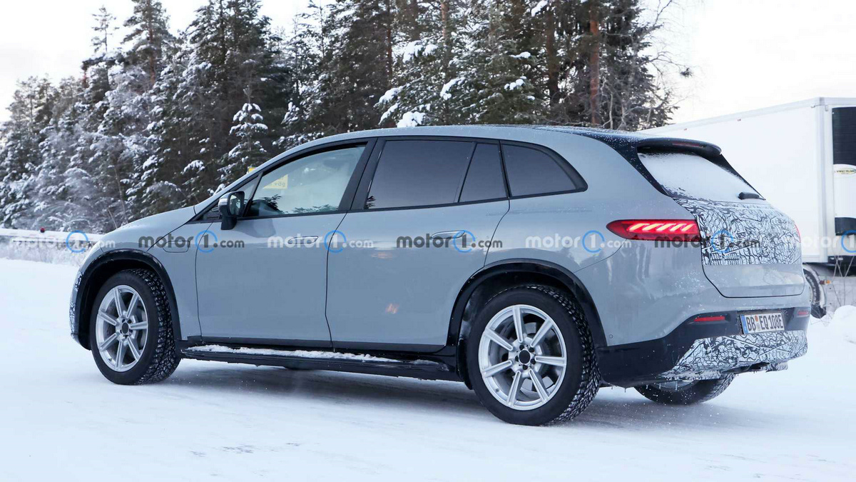 new-mercedes-maybach-eqs-suv-spy-shots (7).jpg