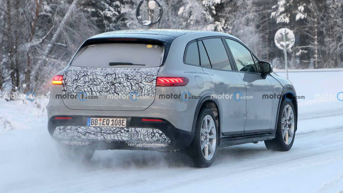 new-mercedes-maybach-eqs-suv-spy-shots (1).jpg