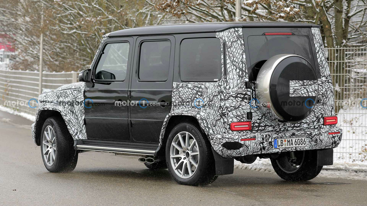 mercedes-benz-g-class-facelift-spy-photo (4).jpg