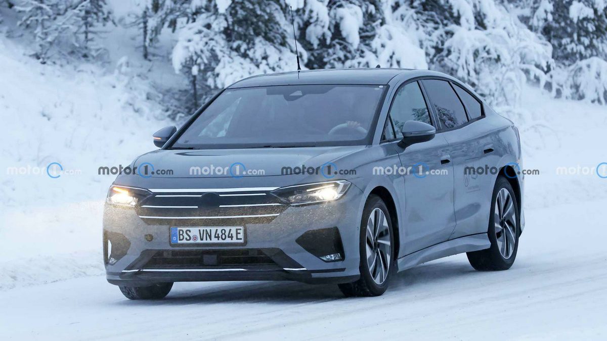 new-volkswagen-id.7-spy-shots (7).jpg
