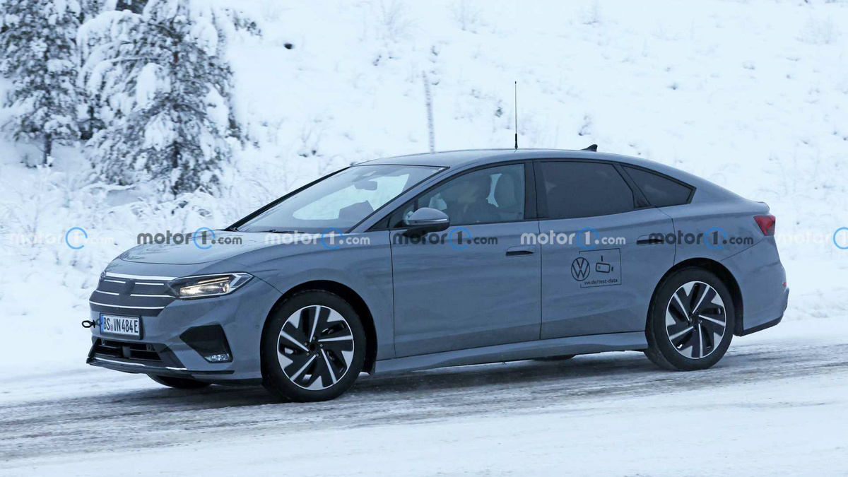 new-volkswagen-id.7-spy-shots (5).jpg