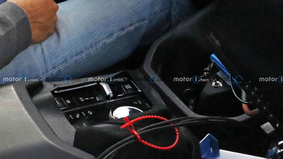 new-bmw-x3-interior-spy-photo (1).jpg