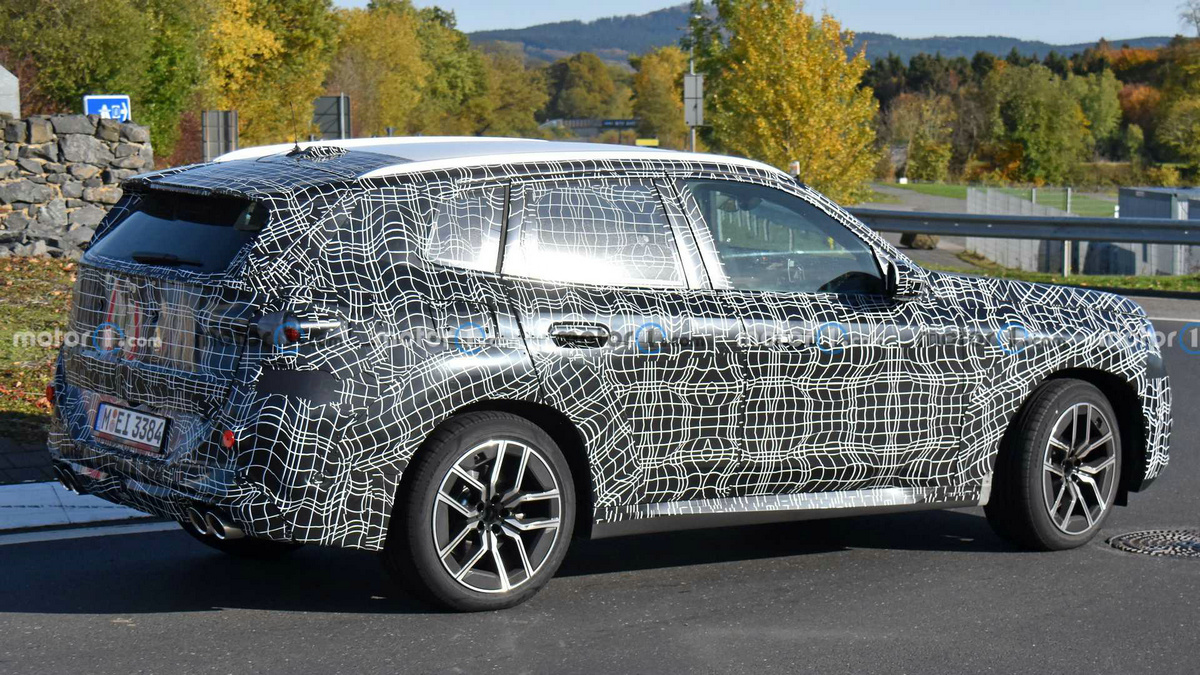 new-bmw-x3-side-view-spy-photo (1).jpg