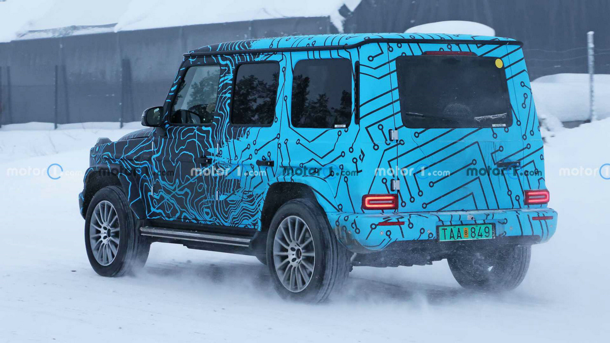 mercedes-benz-eqg-spy-photos (4).jpg