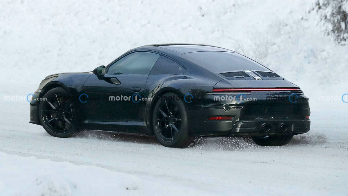 porsche-911-facelift-spy-photos (4).jpg