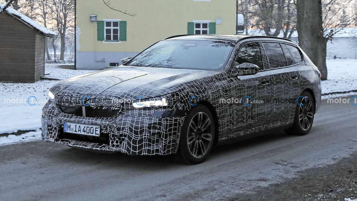 new-bmw-5-series-touring-spy-shots (1).jpg
