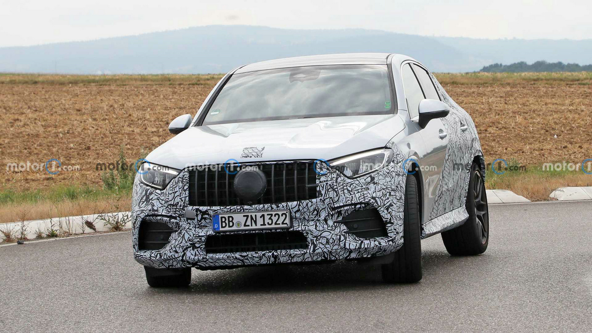 2024-mercedes-amg-glc-43-coupe-front-view-spy-photo.jpg