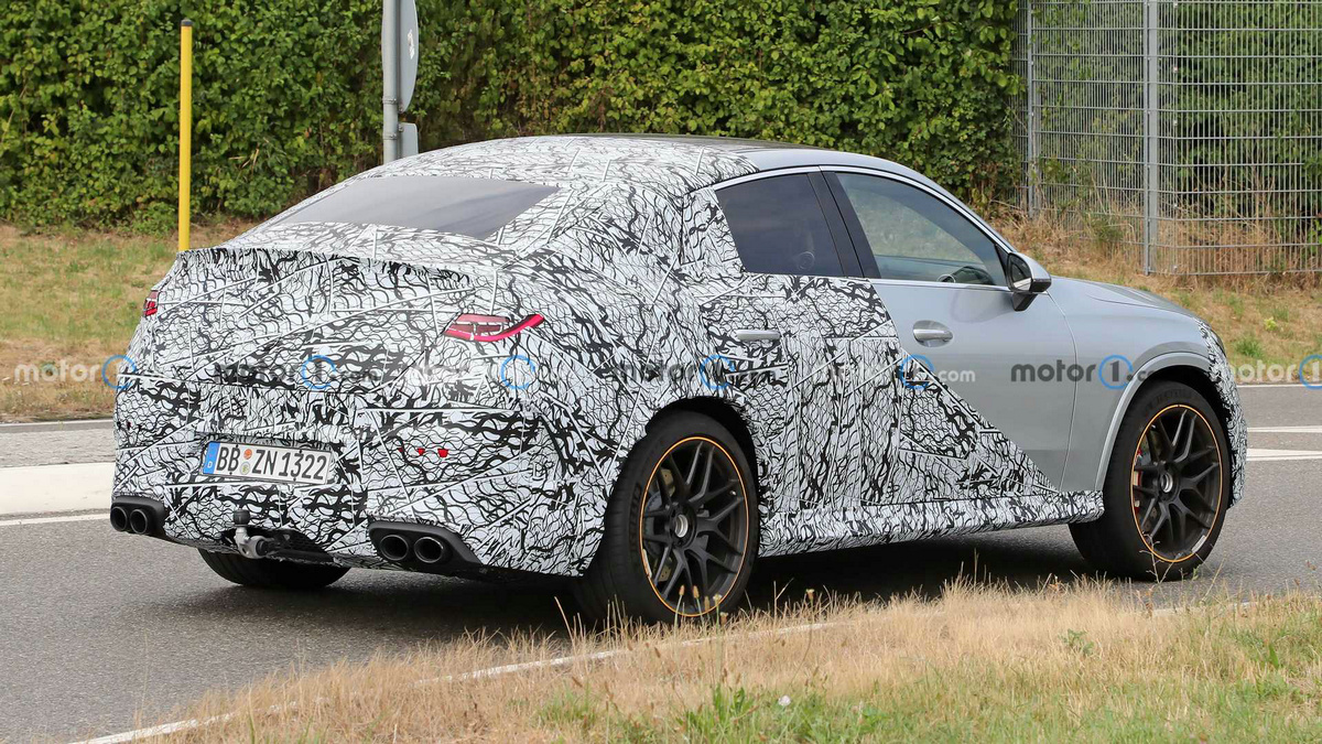 2024-mercedes-amg-glc-43-coupe-rear-view-spy-photo.jpg