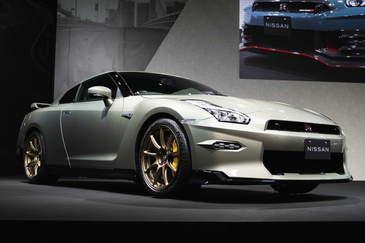 nissan-gt-r-premium-edition-t--1 (1).jpg