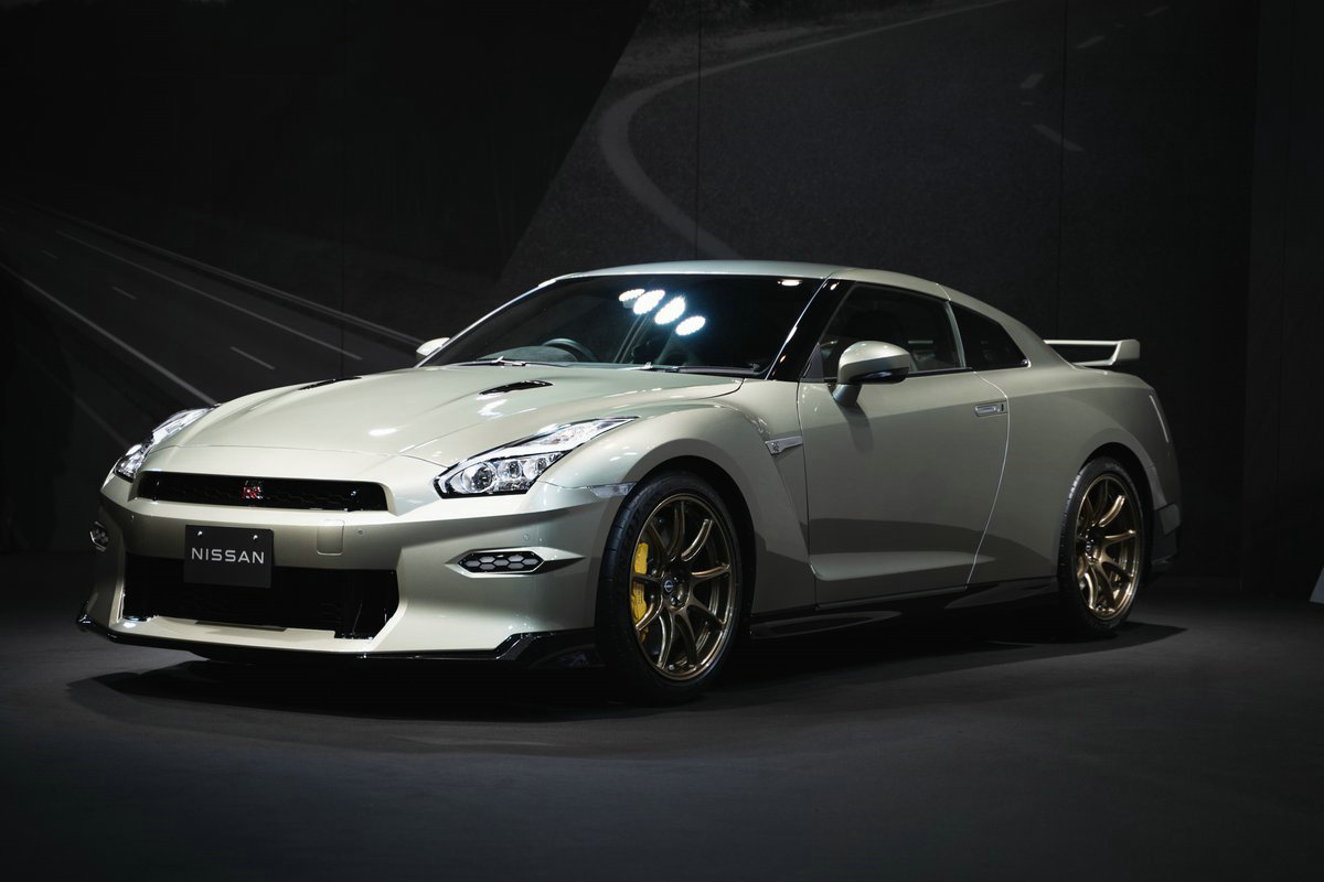 nissan-gt-r-premium-edition-t--1.jpg